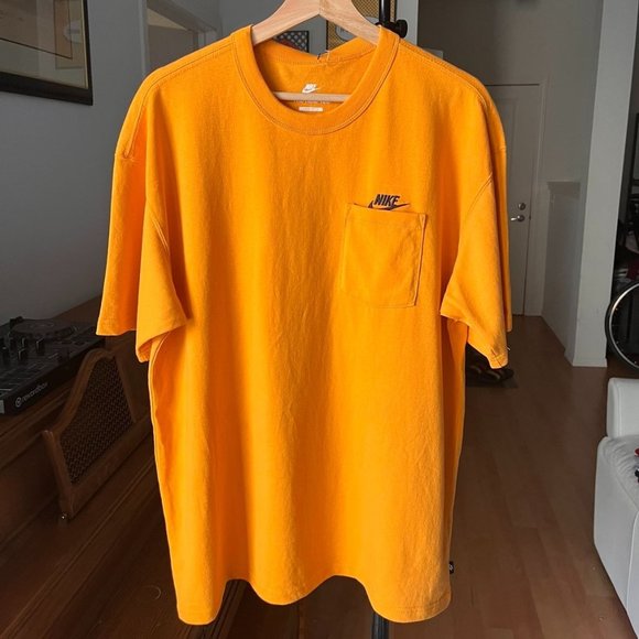 NIKE THE NIKE TEE MENS SHORT SLEEVED T SHIRT SIZE MEDIUM YELLOW STREETWEAR HYPE - Picture 1 of 4